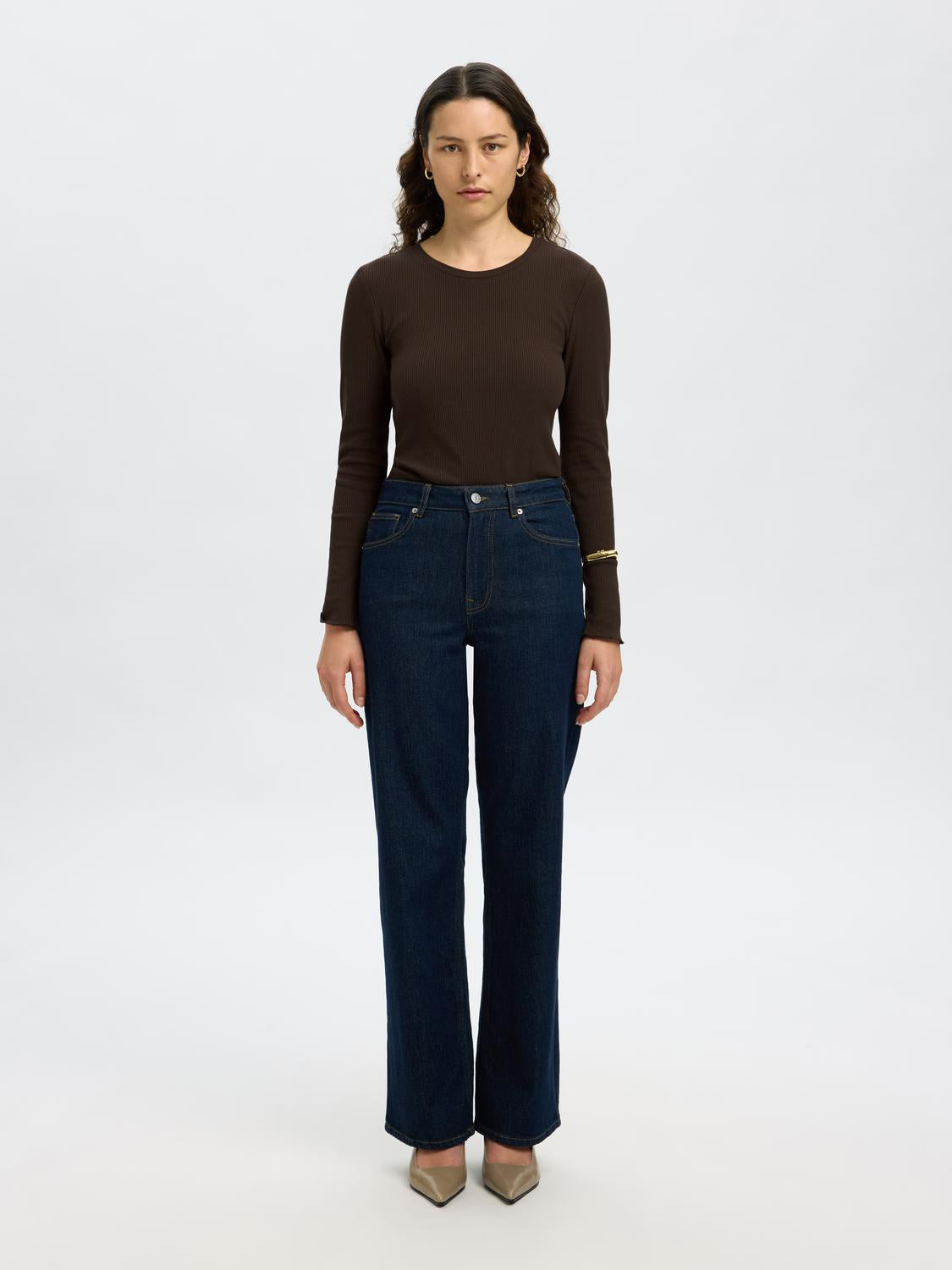 model_shot-front_full